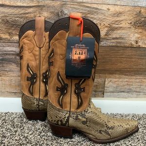 Snakeskin women’s Frye boot Sz.7 NWT